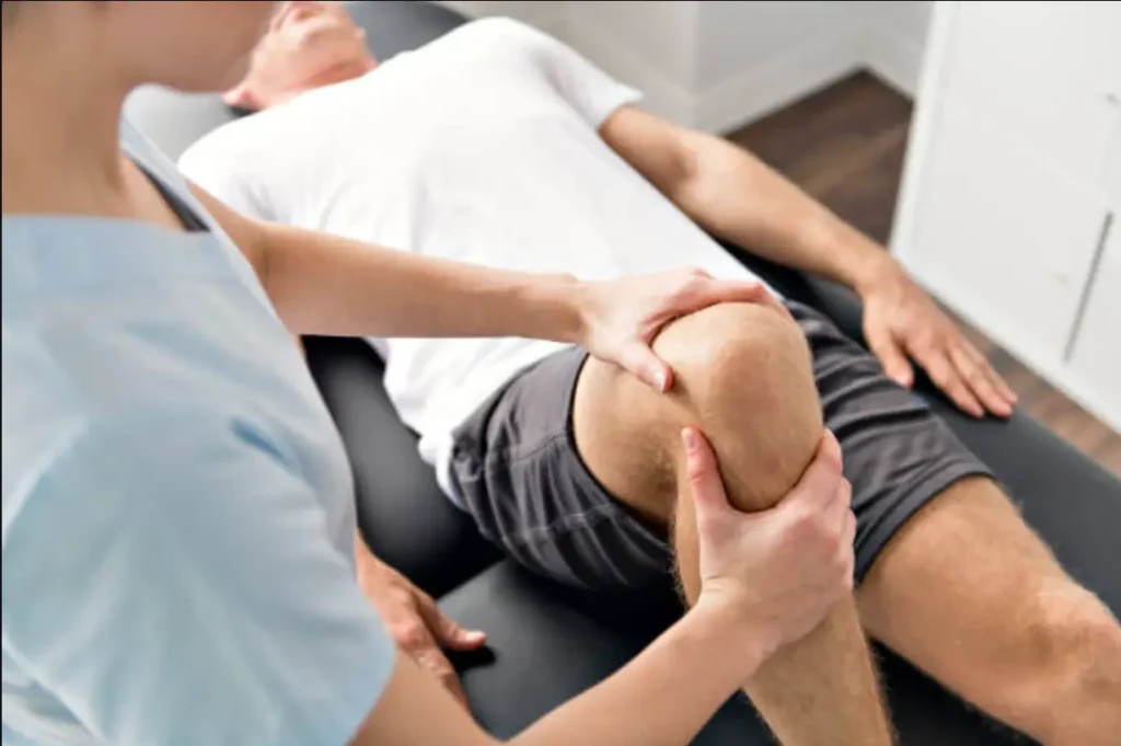 Rodilla hinchada y dolor al doblar