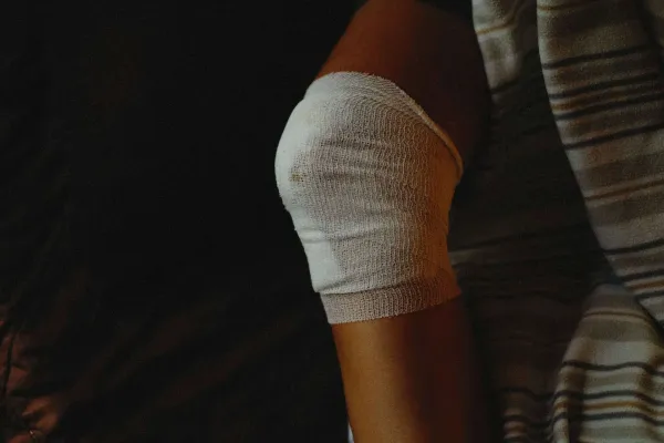 Dolor-detrás-de-la-rodilla-al-flexionar-y-estirar